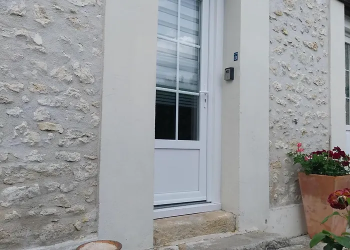 Dans Ancienne Corps De Ferme D * Poigny